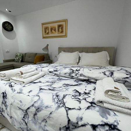 Midnight Apartments Тирана Екстериор снимка