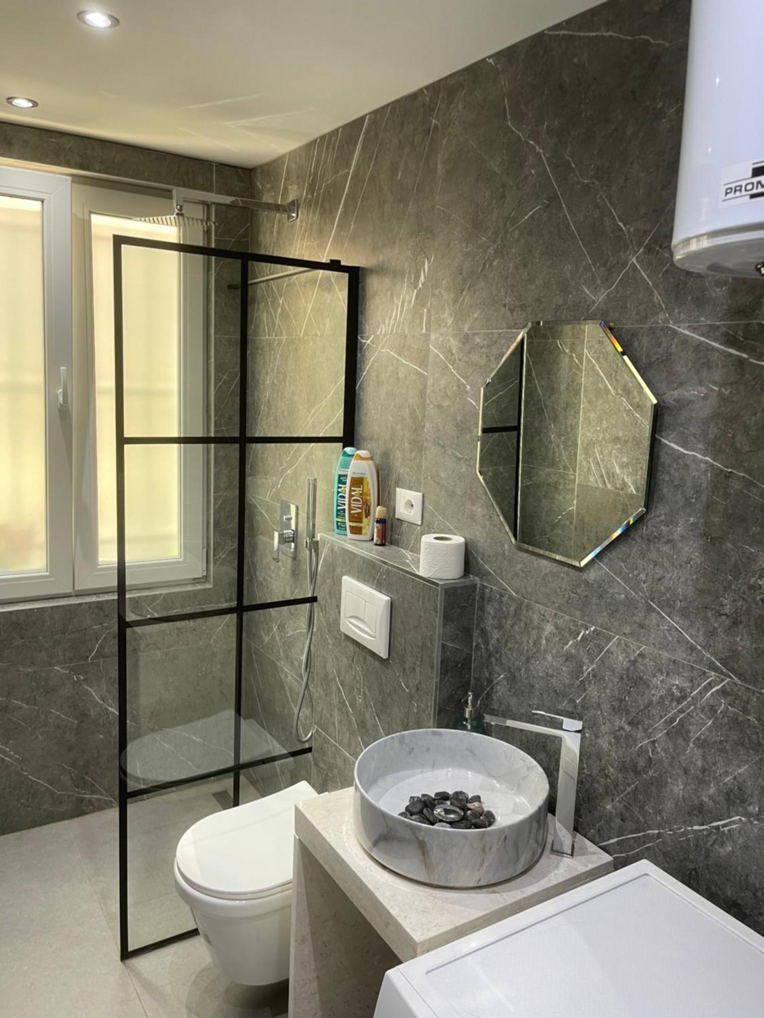 Midnight Apartments Тирана Екстериор снимка