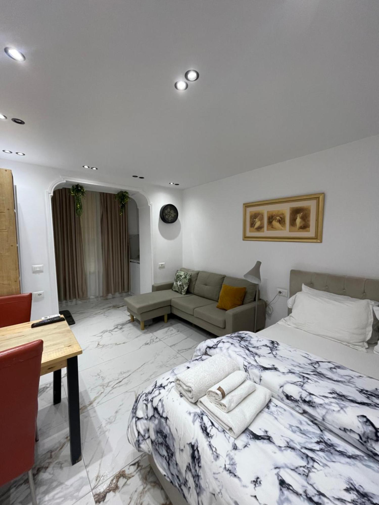 Midnight Apartments Тирана Екстериор снимка