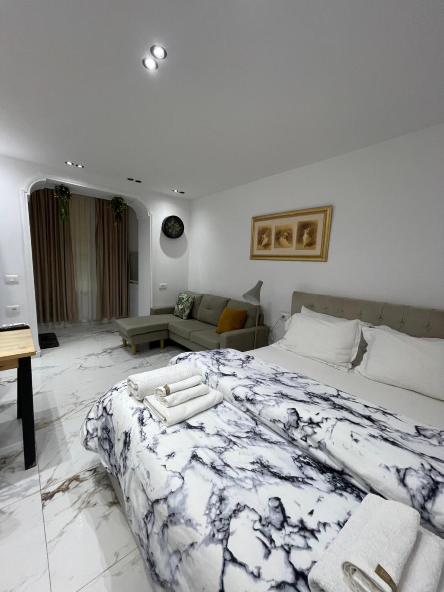 Midnight Apartments Тирана Екстериор снимка